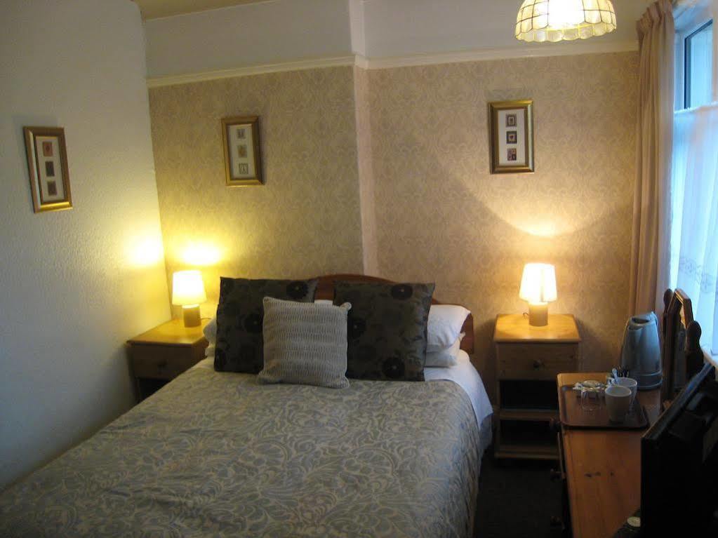 The Kenmore Guest House Llandudno Extérieur photo