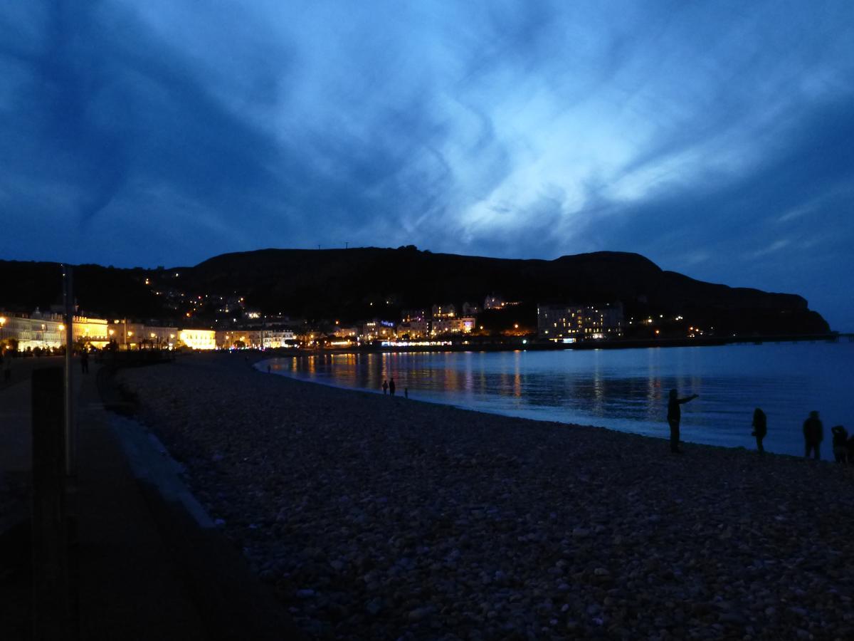 The Kenmore Guest House Llandudno Extérieur photo